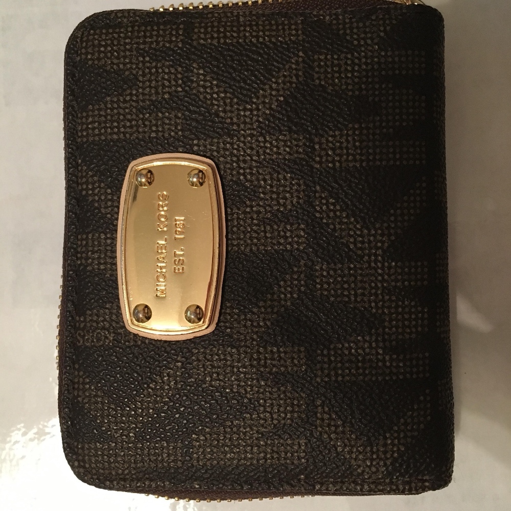 Michael Kors Wallet - Brown